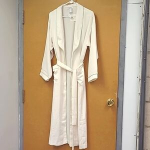 Fabletics Size XXS Egret/Wasabi Ecosatin Robe